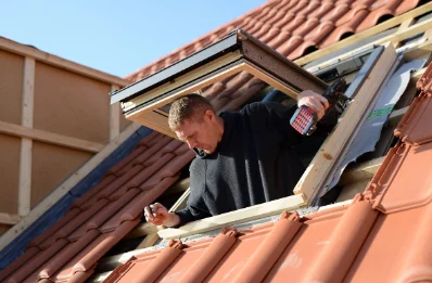 Pose de fenêtres de toit Velux à Charbonnières